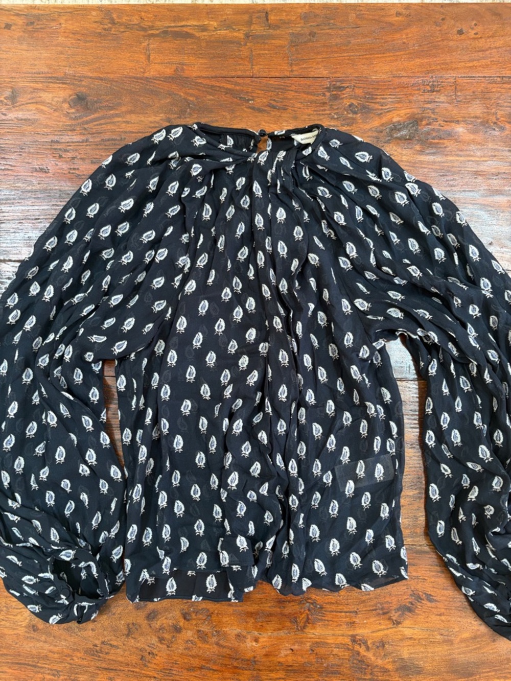 Banana Republic Chiffon Twist Blouse, navy paisley size XS